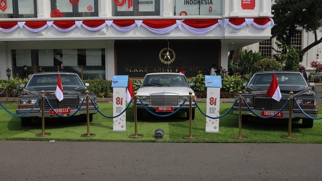 pameran-mobil-dinas-bersejarah-mantan-presiden-republik-indonesia-digelar-di-kompleks-istana-kepresidenan-jakarta-dalam-rangka-1786954905078_169