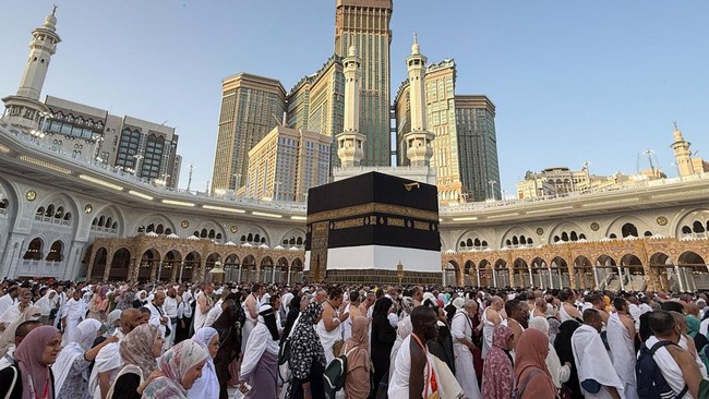 para-peziarah-muslim-mengelilingi-kabah-dan-berdoa-di-masjidil-haram-menjelang-ibadah-haji-tahunan-di-mekah-arab-saudi-19-mei-1779281363957_169