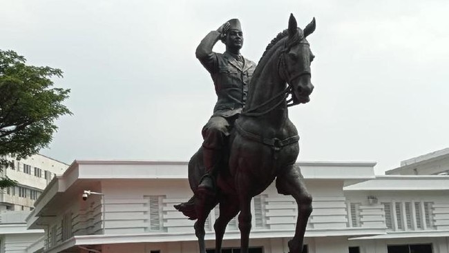 patung-bung-karno-dok-kemenhan_169