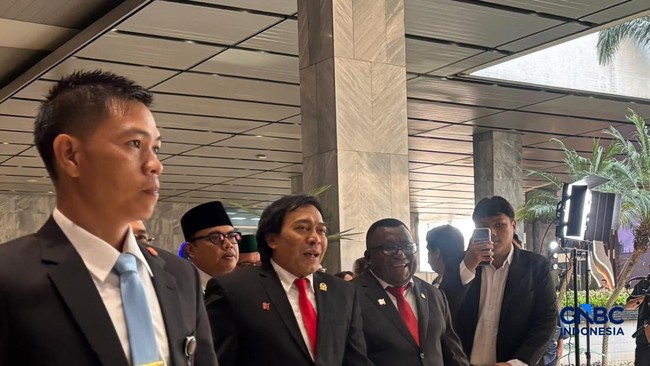 penampakan-komeng-di-sidang-tahunan-mpr-1786669930334_169