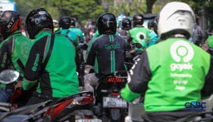 pengemudi-ojek-online-ojol-menunggu-orderan-penumpang-di-kawasan-stasiun-palmerah-jakarta-senin-452026-1777870908636_169
