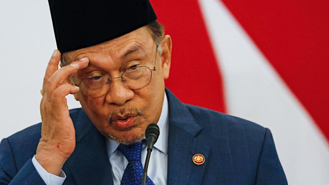 perdana-menteri-malaysia-anwar-ibrahim-saat-konferensi-pers-dengan-presiden-indonesia-prabowo-subianto-di-jakarta-indonesia-27-1751028350588_169