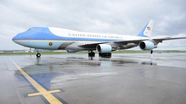 pesawat-air-force-one-mendarat-di-bandara-internasional-nashville-pada-29-mei-2018-di-nashville-tennessee-dok-us-air-national-1786429582562_169