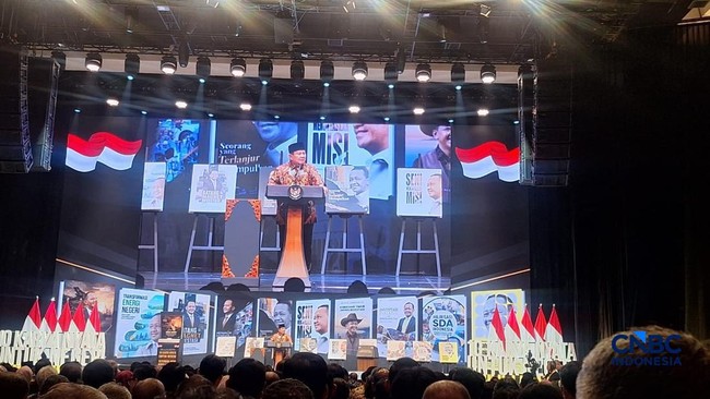 presiden-prabowo-subianto-memberikan-sambutan-pada-acara-peluncuran-dan-beda-buku-bahlil-lahadalia-di-djakarta-theatre-jakarta-1786091462751_169