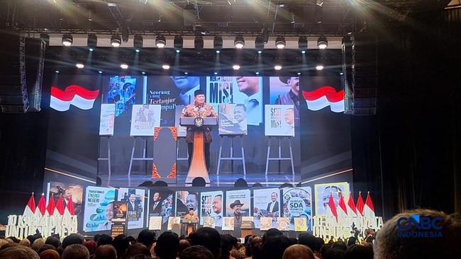 presiden-prabowo-subianto-memberikan-sambutan-pada-acara-peluncuran-dan-beda-buku-bahlil-lahadalia-di-djakarta-theatre-jakarta-1786091462835_169