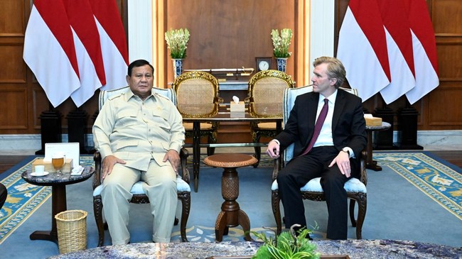 presiden-prabowo-subianto-menerima-wakil-menteri-perang-amerika-serikat-untuk-urusan-kebijakan-elbridge-colby-beserta-delegasi-1786544988596_169