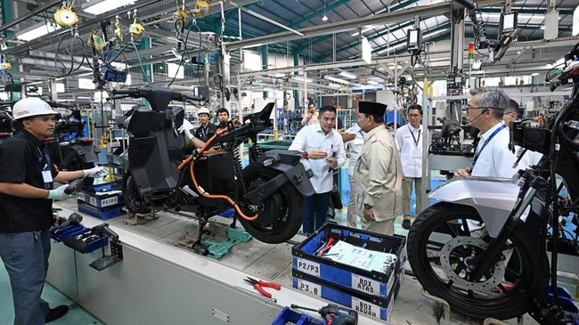 presiden-prabowo-subianto-saat-acara-pluncuran-motor-listrik-nasional-molinas-pada-kamis-1382026-dok-sekretariat-presiden-1786616304168_169