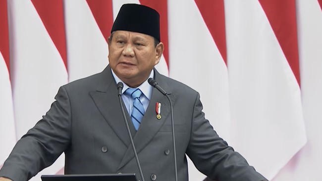 presiden-prabowo-subianto-saat-menyampaikan-pidato-dalam-rangka-penyampaiaan-ruu-apbn-2027-dan-nota-keuangan-di-gedung-nusanta-1786695336255_169-2