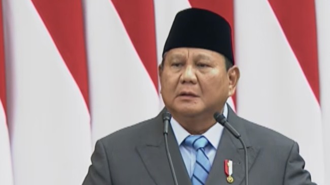 presiden-prabowo-subianto-saat-menyampaikan-pidato-dalam-rangka-penyampaiaan-ruu-apbn-2027-dan-nota-keuangan-di-gedung-nusanta-1786696192938_169-1