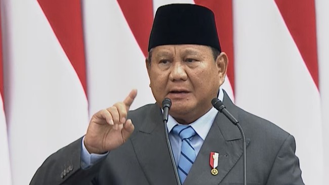 presiden-prabowo-subianto-saat-menyampaikan-pidato-dalam-rangka-penyampaiaan-ruu-apbn-2027-dan-nota-keuangan-di-gedung-nusanta-1786696252753_169-3