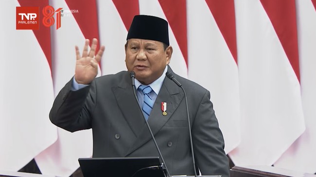 presiden-prabowo-subianto-saat-menyampaikan-pidato-dalam-rangka-penyampaiaan-ruu-apbn-2027-dan-nota-keuangan-di-gedung-nusanta-1786697833397_169-4