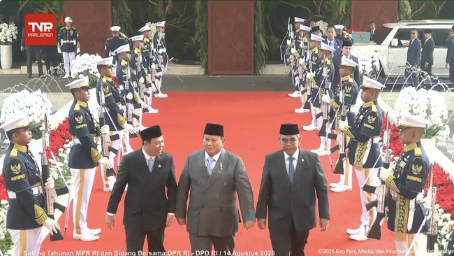presiden-prabowo-subianto-tengah-tiba-di-sidang-tahunan-mpr-dan-sidang-bersama-dpr-dan-dpd-dalam-rangka-hut-ke-81-ri-di-gedung-1786669851267_169