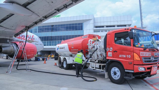 pt-pertamina-persero-akan-menurunkan-harga-avtur-di-37-bandara-pada-musim-ramadhan-dan-idul-fitri-1446h2025-dok-pertamina-1741055094712_169