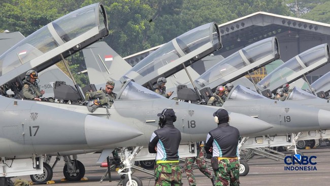sejumlah-pesawat-tempur-tni-angkatan-udara-bersiap-lepas-landas-saat-latihan-demo-udara-untuk-memperingati-hut-ke-81-tni-di-te-1786781524131_169