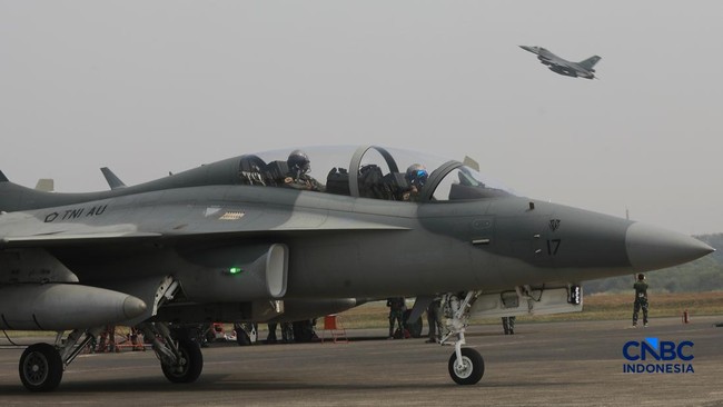 sejumlah-pesawat-tempur-tni-angkatan-udara-bersiap-lepas-landas-saat-latihan-demo-udara-untuk-memperingati-hut-ke-81-tni-di-te-1786782270285_169