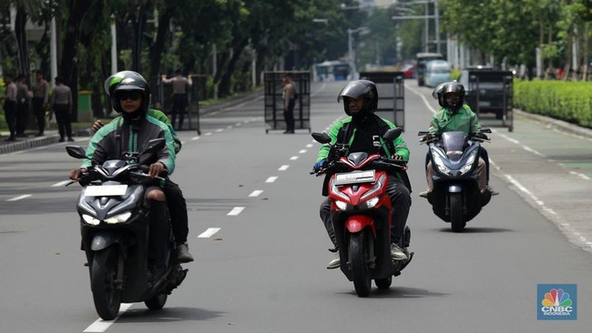 sekelompok-pengemudi-ojol-yang-bergabung-dalam-solidaritas-ojol-senusantara-sos-melakukan-aksi-ujuk-rasa-di-kawasan-monas-jaka-1768372595229_169