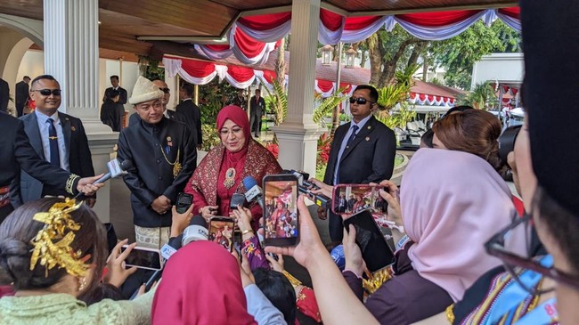 soraya-hamzah-haz-istri-dari-almarhum-hamzah-haz-wakil-presiden-ke-9-republik-indonesia-di-istana-merdeka-jakarta-pusat-senin-1786927317949_169