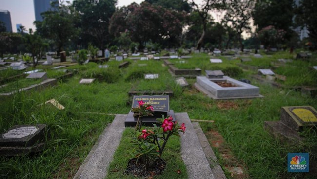 suasana-tempat-pemakaman-umum-tpu-menteng-pulo-di-jakarta-senin-27102025-1761557212410_169