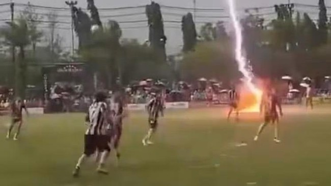 tangkapan-layar-dari-video-viral-kejadian-di-stadion-santiphap-di-sungai-golok-thailand-selatan-1785919079225_169
