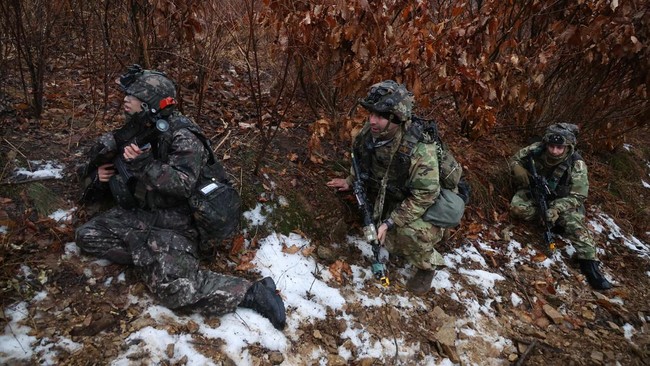 tentara-korsel-as-gelar-latihan-militer-gabungan-dekat-perbatasan-korea-utara-reuterskim-hong-ji-2_169