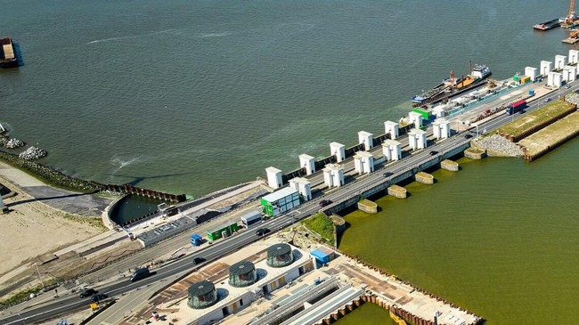 the-afsluitdijk-giant-sea-wall-belanda-1786707264638_169