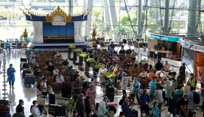 turis-asing-tiba-di-bandara-suvarnabhumi-di-hari-pertama-pembukaan-pariwisata-thailand-7_169