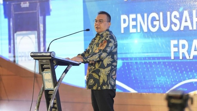 wakil-ketua-dewan-perwakilan-rakyat-dari-fraksi-gerakan-indonesia-raya-sufmi-dasco-ahmad-menghadiri-rapat-kerja-koordinasi-nas-1785838341165_169