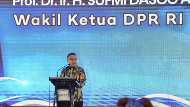 wakil-ketua-dewan-perwakilan-rakyat-dari-fraksi-gerakan-indonesia-raya-sufmi-dasco-ahmad-menghadiri-rapat-kerja-koordinasi-nas-1785838341254_169
