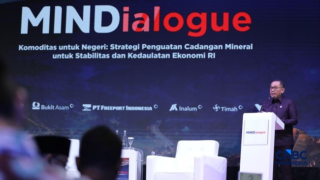 wakil-menteri-investasi-dan-hilirisasiwakil-kepala-bkpm-todotua-pasaribu-saat-menyampaikan-pemaparan-dalam-mindialogue-dengan-1786522006942_169