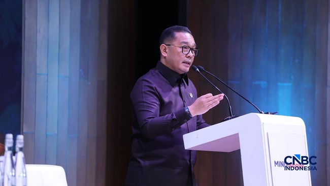 wakil-menteri-investasi-dan-hilirisasiwakil-kepala-bkpm-todotua-pasaribu-saat-menyampaikan-pemaparan-dalam-mindialogue-dengan-1786523998487_169