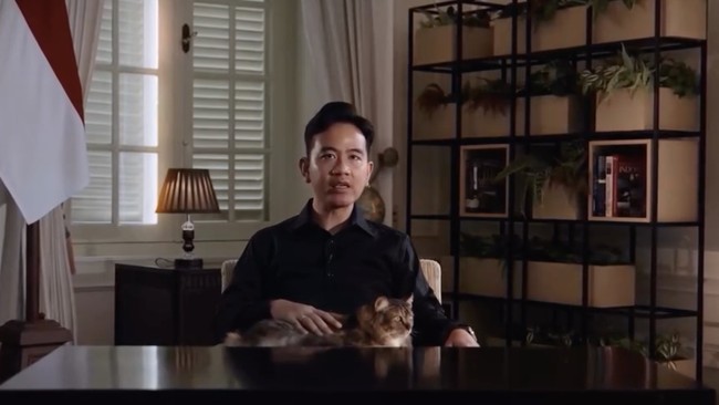 wakil-presiden-wapres-gibran-rakabuming-raka-mengunggah-video-sedang-mengelus-seekor-kucing-saat-menyampaikan-terkait-artifici-1781662585580_169