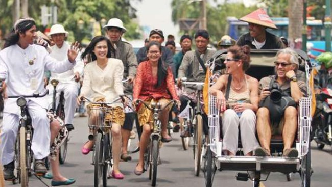 wisatawan-asing-naik-becak-di-yogyakarta-1780475394248_169