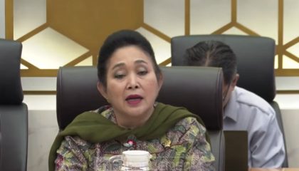 ketua-komisi-iv-dpr-ri-siti-hediati-soeharto-saat-memimpin-rapat-kerja-dengan-menteri-kehutanan-di-gedung-dpr-ri-jakarta-kamis-1764837106246_169