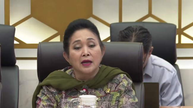 ketua-komisi-iv-dpr-ri-siti-hediati-soeharto-saat-memimpin-rapat-kerja-dengan-menteri-kehutanan-di-gedung-dpr-ri-jakarta-kamis-1764837106246_169