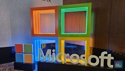 presiden-direktur-microsoft-indonesia-dharma-simorangkir-dalam-acara-cloud-ai-innovation-summit-di-jakarta-selasa-25112025-1764045303690_169