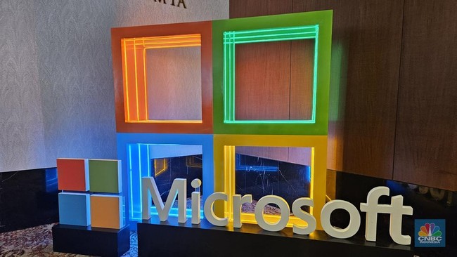 presiden-direktur-microsoft-indonesia-dharma-simorangkir-dalam-acara-cloud-ai-innovation-summit-di-jakarta-selasa-25112025-1764045303690_169